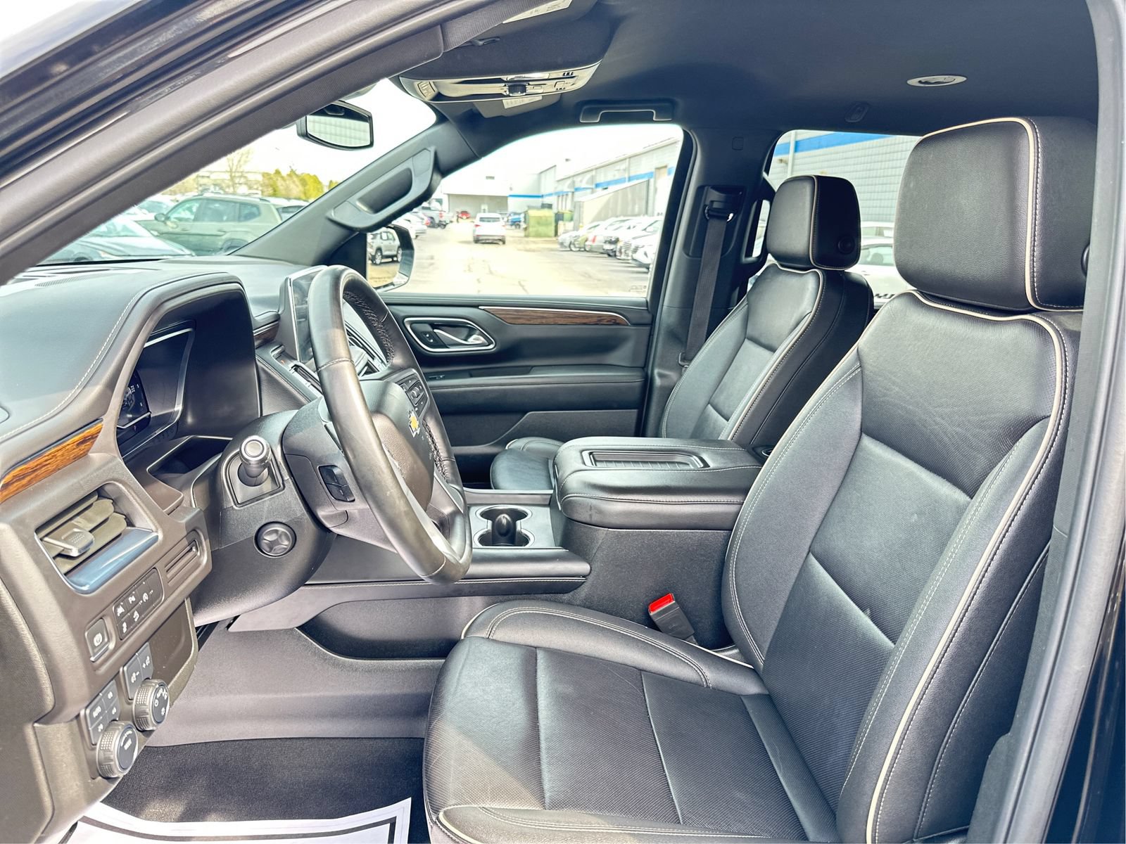 Used 2024 Chevrolet Suburban Premier AWD/4WD image 9