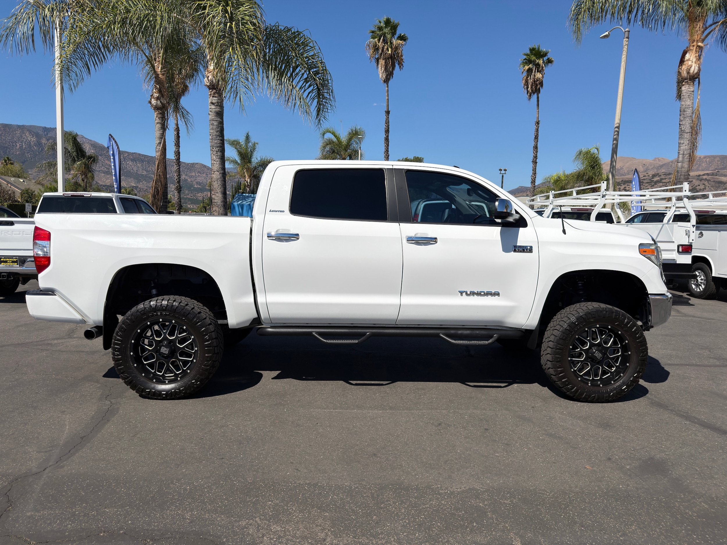Used 2018 Toyota Tundra Limited w/ Limited Premium Package AWD/4WD image 9