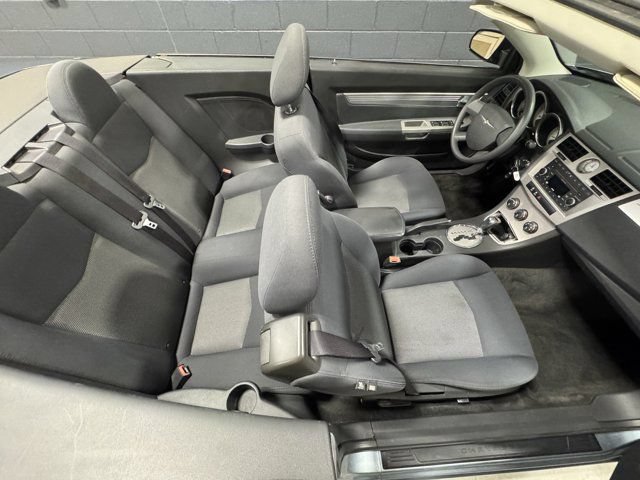 Used 2009 Chrysler Sebring Touring FWD image 16