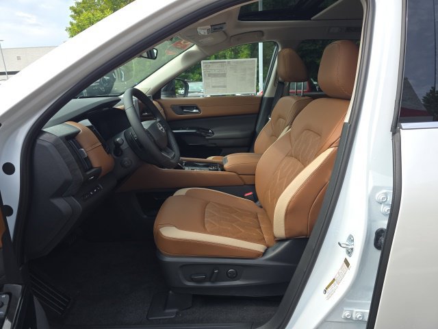New 2026 Nissan Pathfinder Platinum AWD/4WD image 13