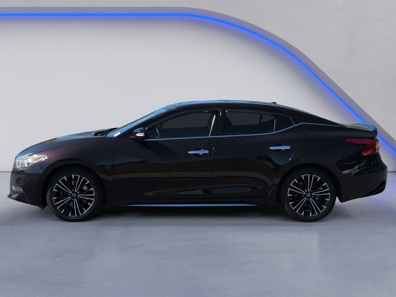 Used 2016 Nissan Maxima Platinum w/ Interior Lighting Package FWD image 3