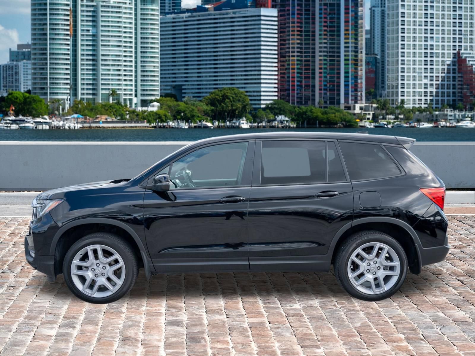 Certified 2025 Honda Passport EX-L image 9