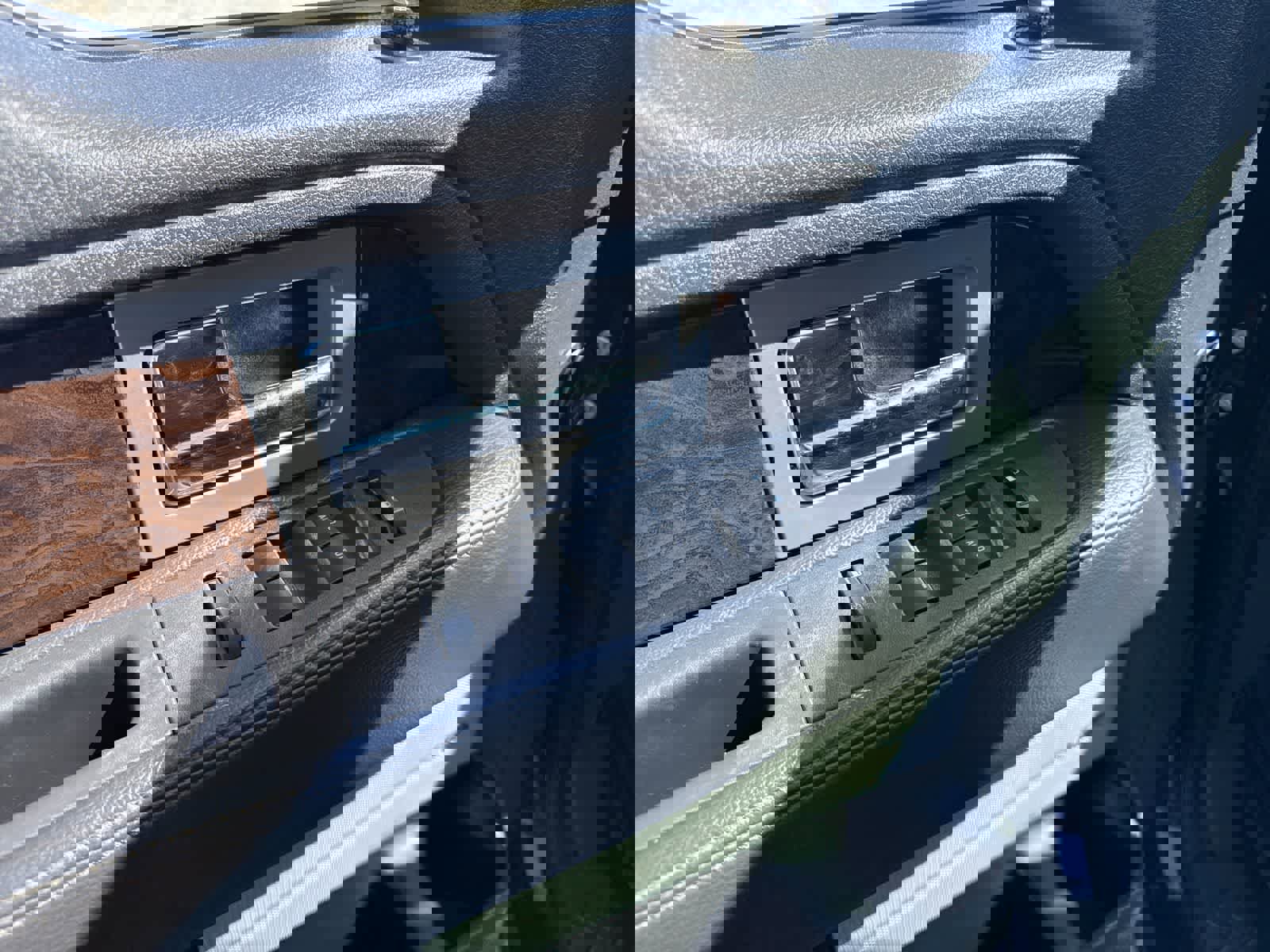 Used 2013 Ford F150 Platinum AWD/4WD image 19