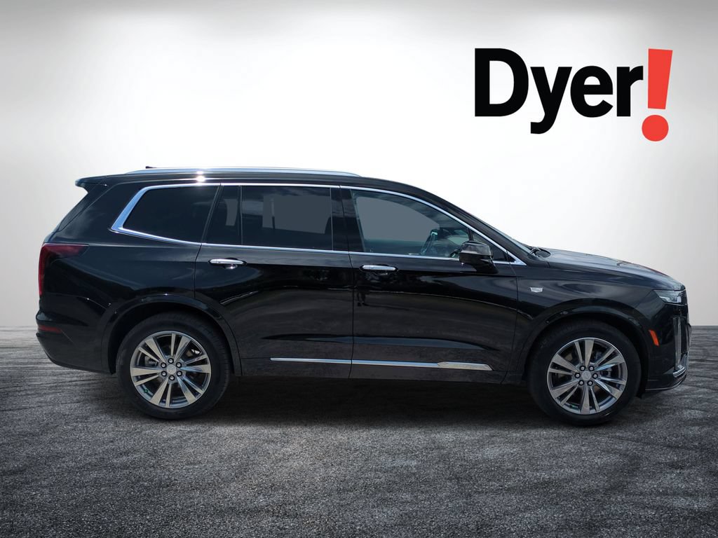 Used 2025 Cadillac XT6 Premium Luxury FWD image 2