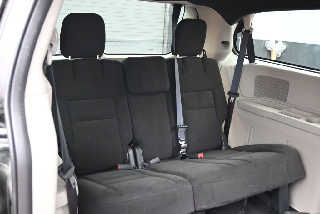 Used 2016 Dodge Grand Caravan SE FWD image 34