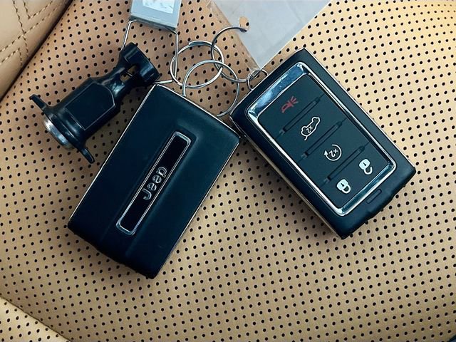 Used 2024 Jeep Grand Cherokee L Summit image 32