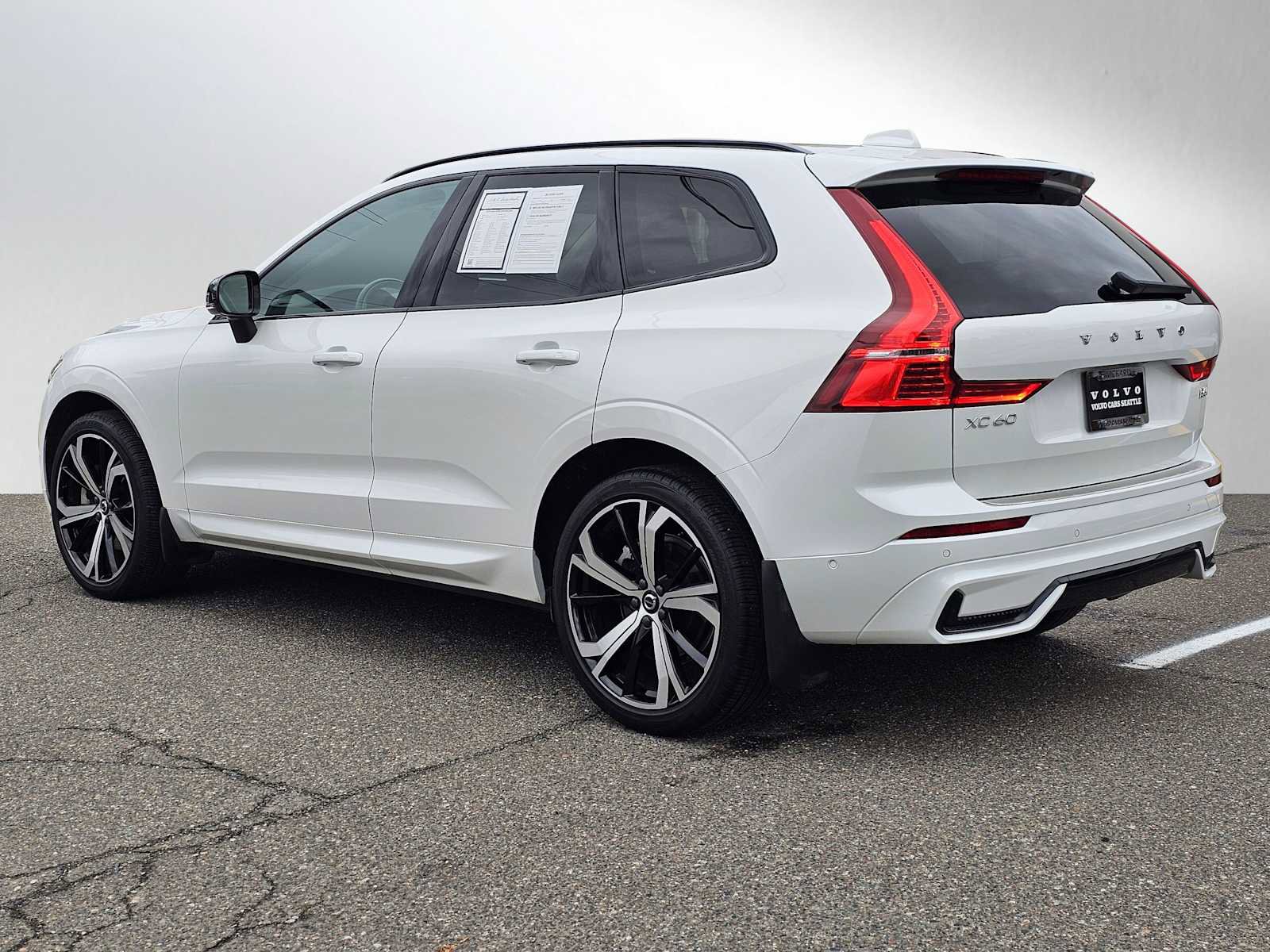 Certified 2023 Volvo XC60 B6 Ultimate w/ Protection Package Premier image 5