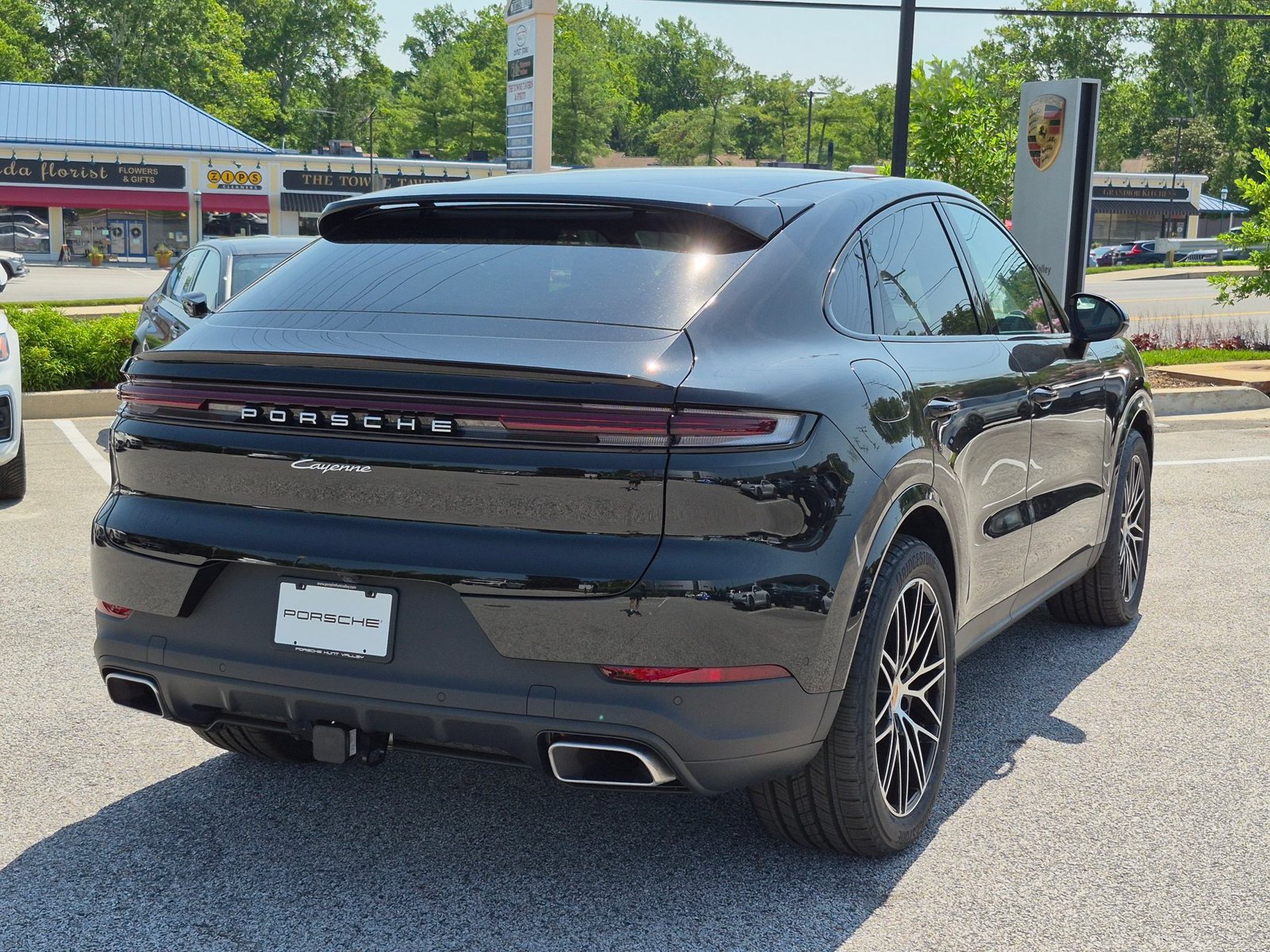 New 2026 Porsche Cayenne Coupe AWD/4WD image 9