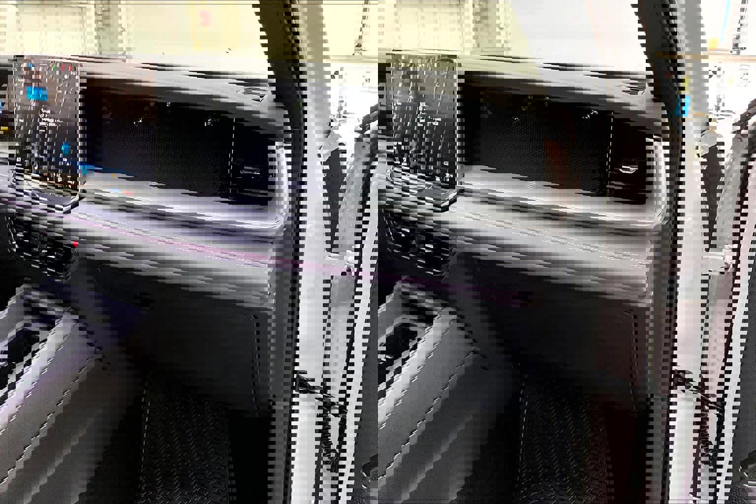 New 2026 Volkswagen Tiguan SE R-Line image 28