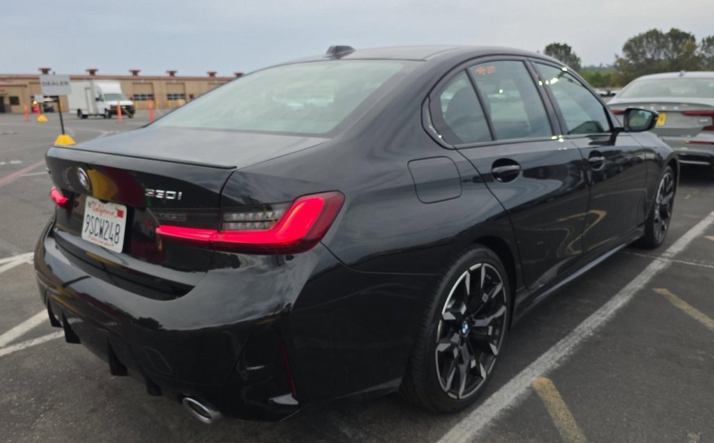 Used 2025 BMW 330i xDrive Sedan image 2
