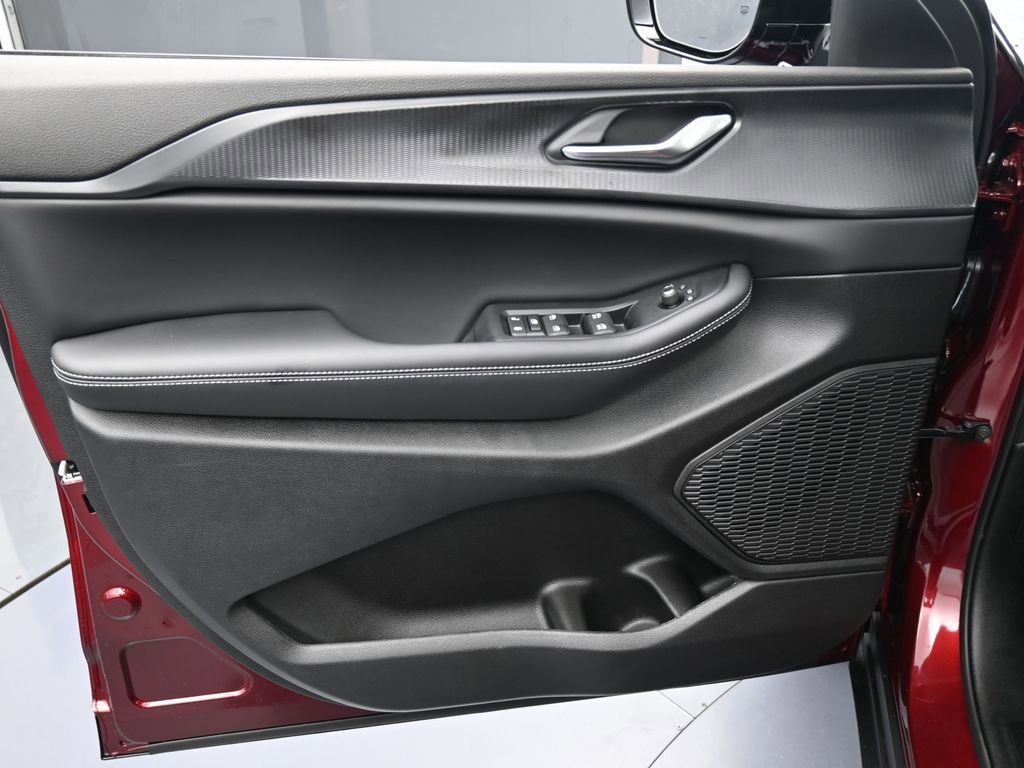 New 2025 Jeep Grand Cherokee Altitude image 13