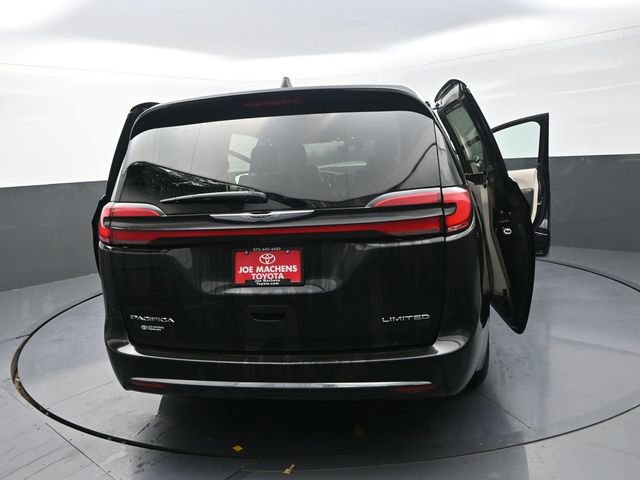 Used 2024 Chrysler Pacifica Limited image 42