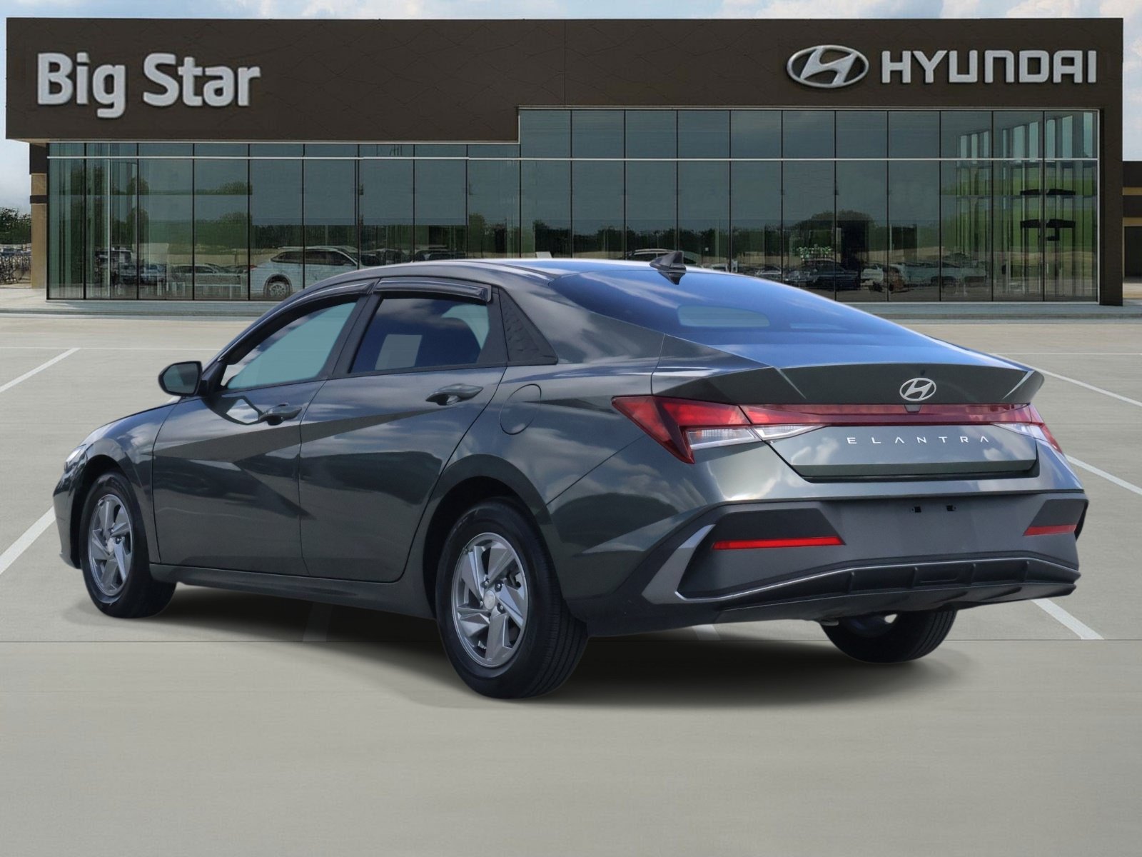 Used 2024 Hyundai Elantra SE FWD image 3