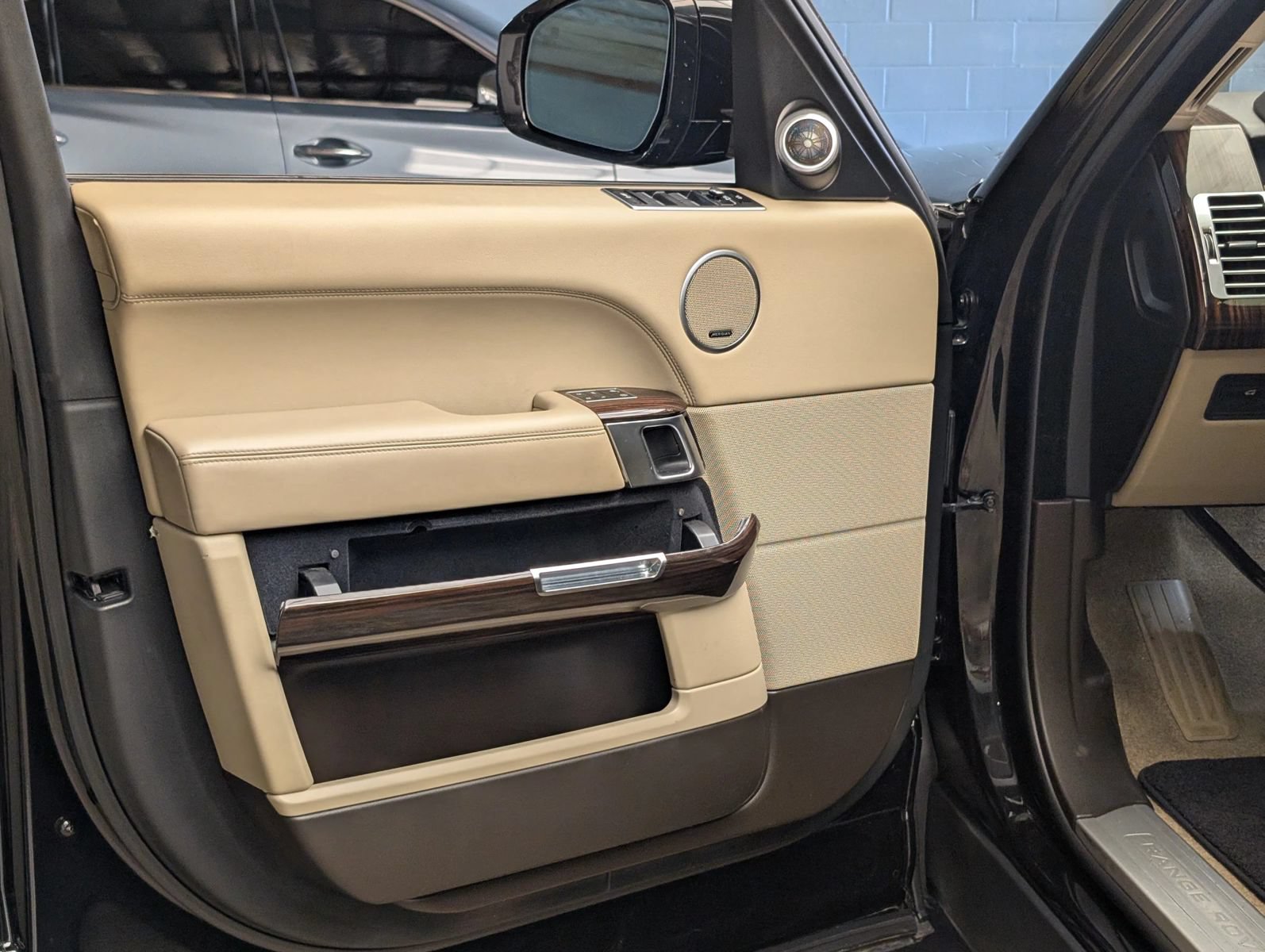 Used 2014 Land Rover Range Rover HSE AWD/4WD image 14