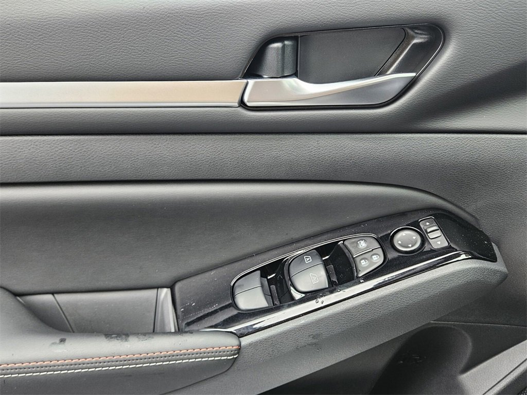 New 2025 Nissan Altima 2.5 SR image 30