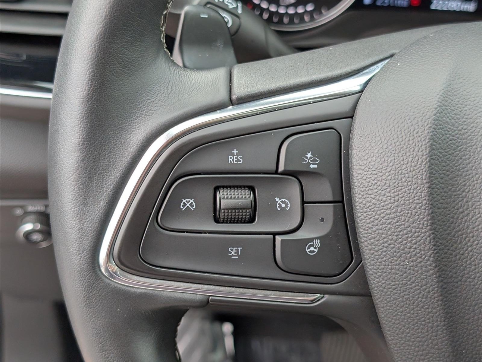 Used 2023 Buick Envision Avenir AWD/4WD image 25