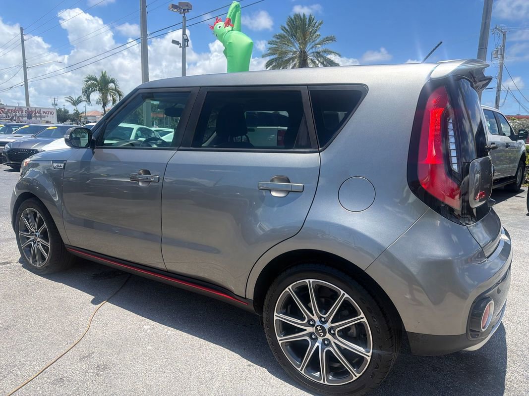 Used 2017 Kia Soul ! FWD image 3