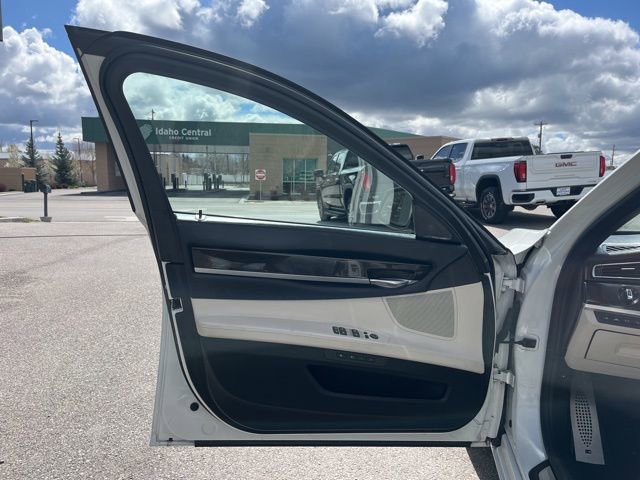 Used 2015 BMW 750i RWD image 25