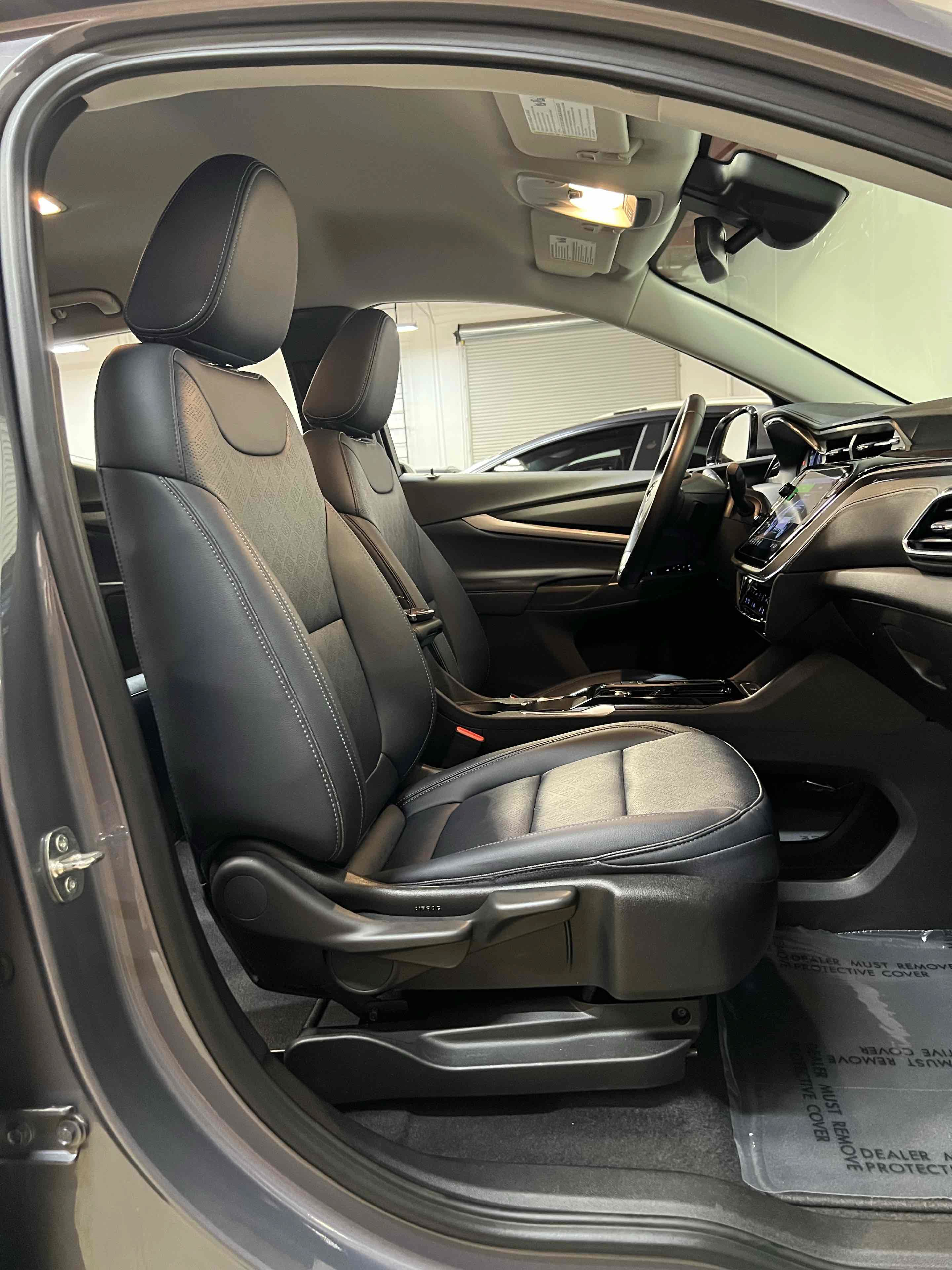 Used 2022 Chevrolet Bolt EUV LT w/ Convenience Package FWD image 45