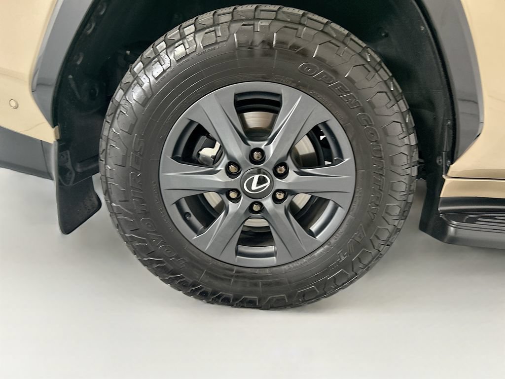 Used 2025 Lexus LX 700h Overtrail AWD/4WD image 31