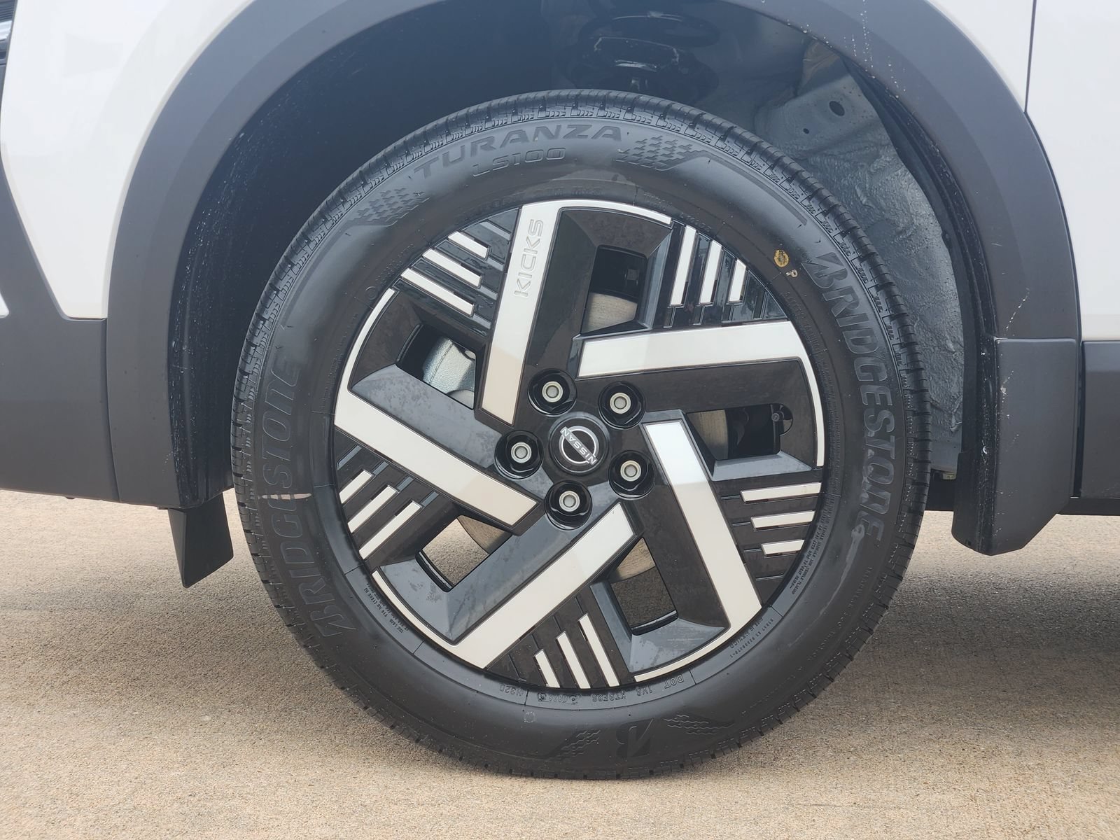 New 2026 Nissan Kicks SV w/ Charging Package FWD image 11