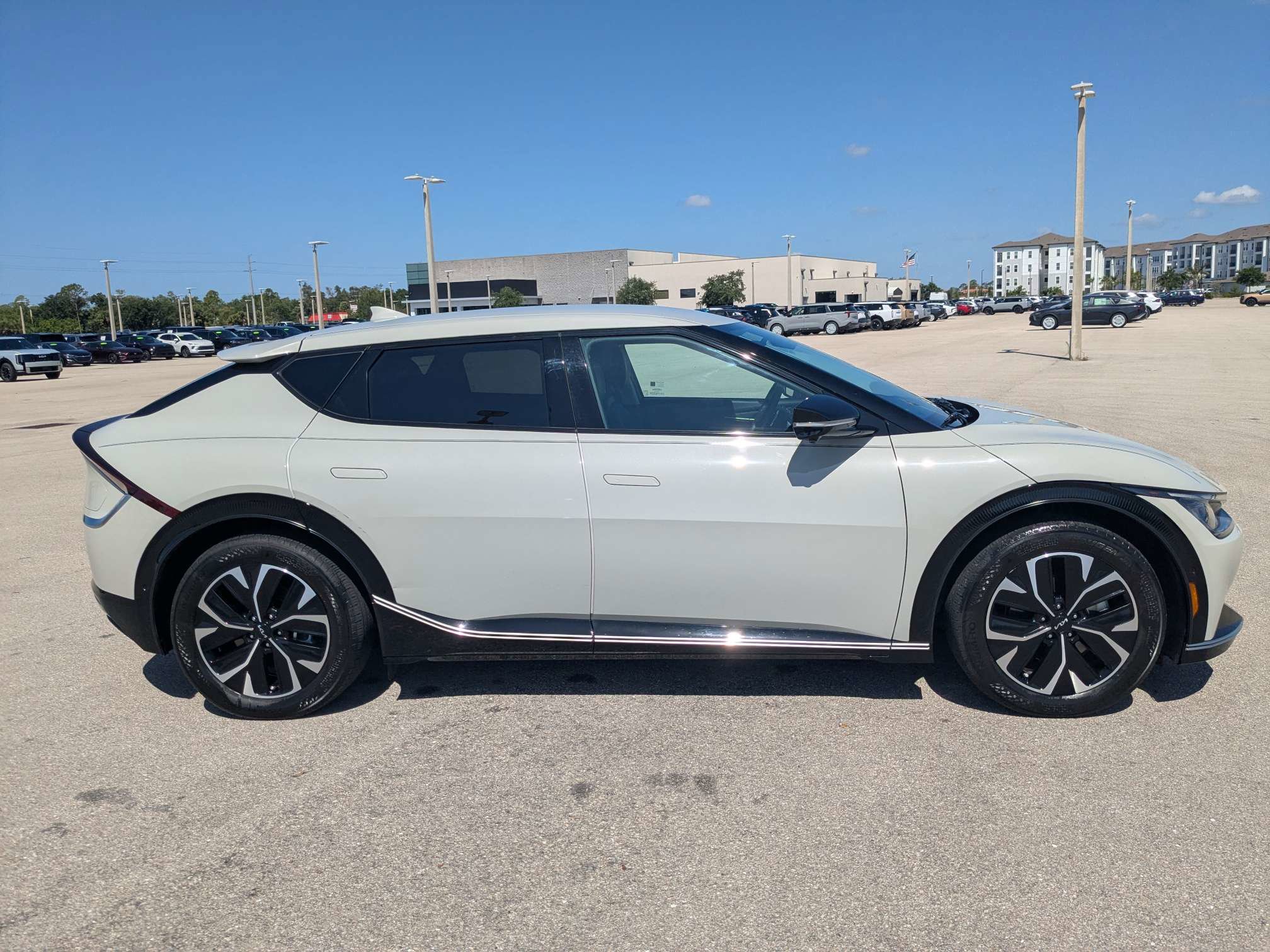 Certified 2022 Kia EV6 Wind w/ Wind Technology Package AWD/4WD image 2
