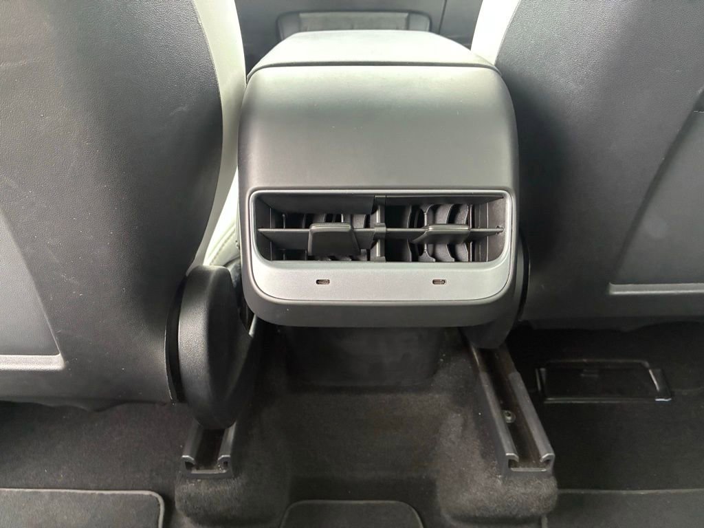 Used 2022 Tesla Model Y Performance image 15