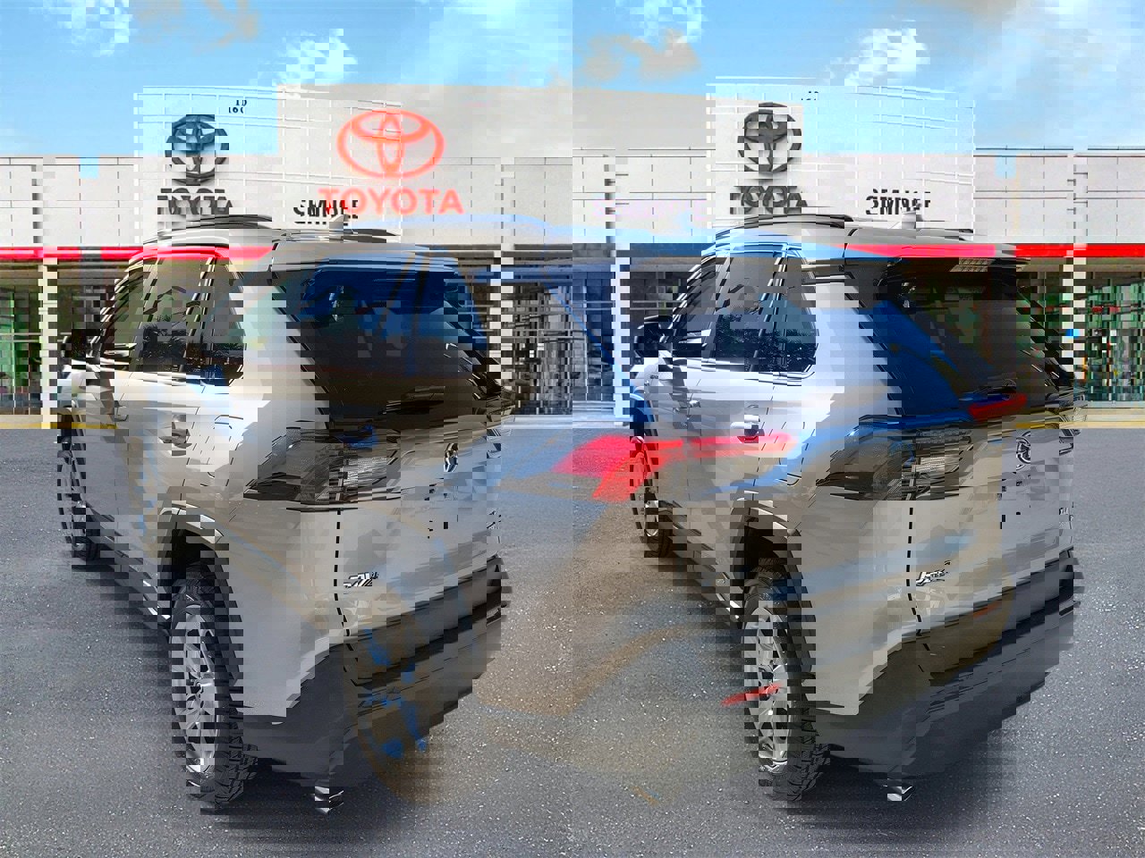 Used 2020 Toyota RAV4 XLE image 4