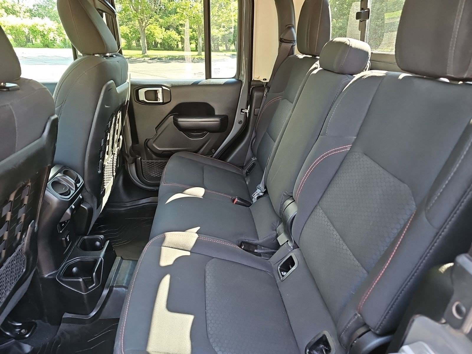 Used 2020 Jeep Gladiator Rubicon w/ LED Lighting Group AWD/4WD image 18