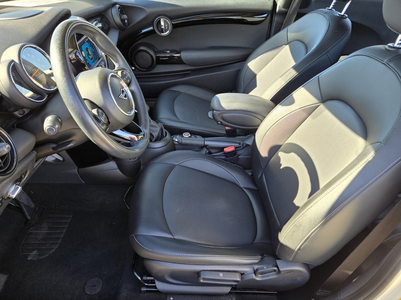 Used 2019 MINI Cooper 2-Door Hardtop image 10