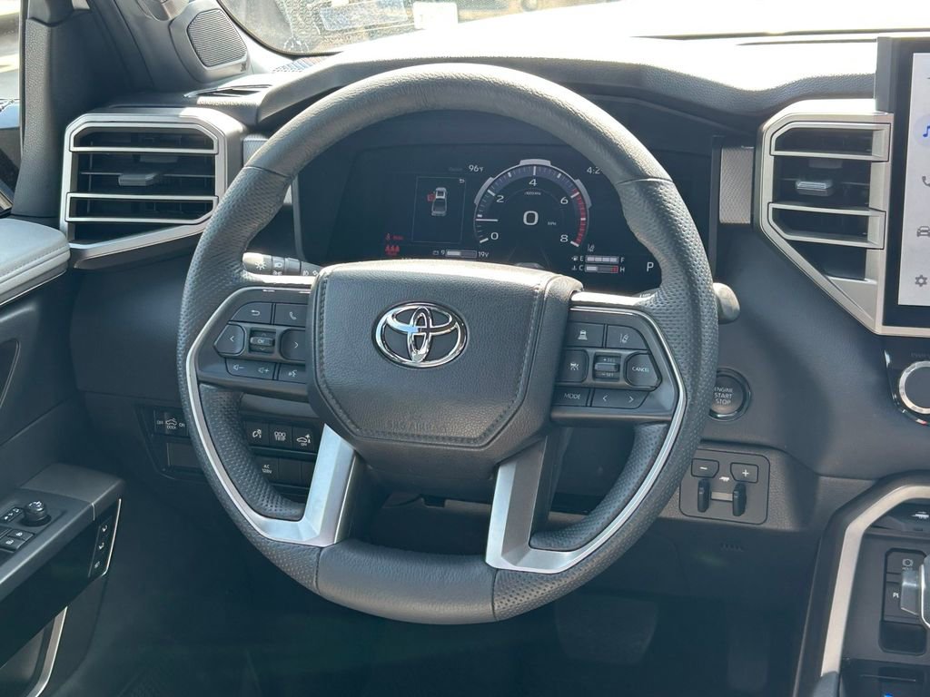 Used 2025 Toyota Tundra Limited AWD/4WD image 45