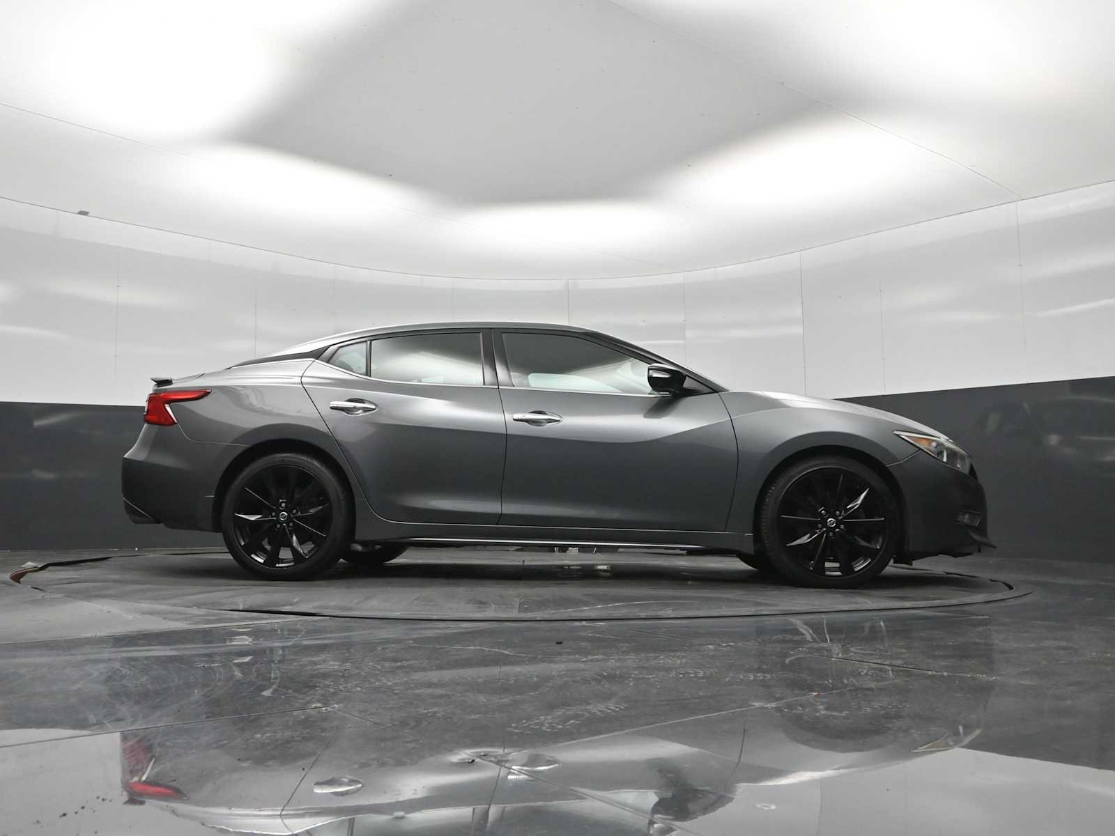 Used 2018 Nissan Maxima SR w/ Midnight Edition FWD image 31