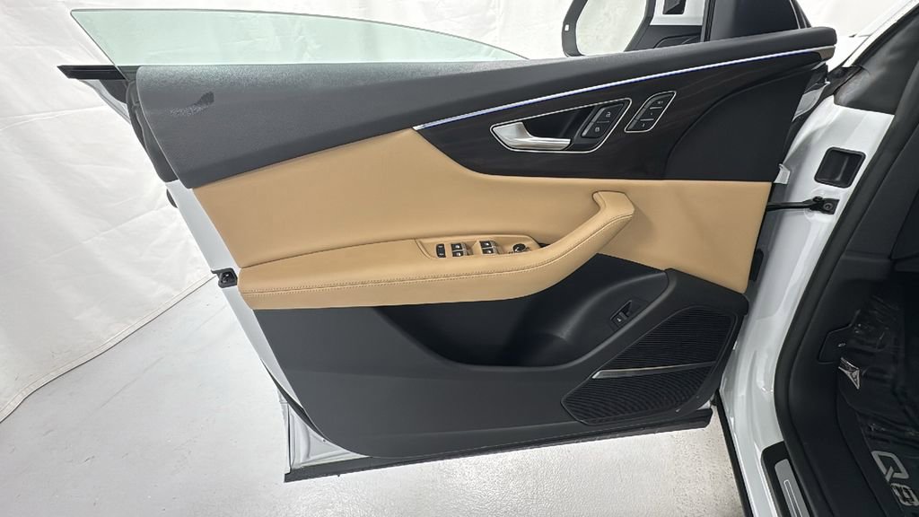 Used 2023 Audi Q8 Prestige image 19