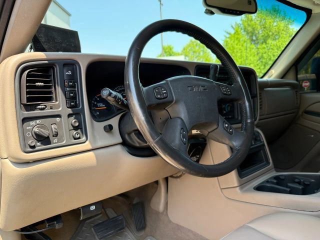 Used 2004 GMC Sierra 3500 SLT w/ Heavy-Duty Power Package AWD/4WD image 23