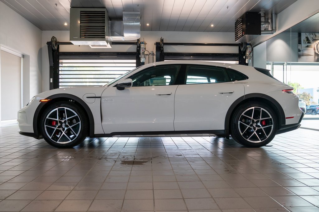 New 2025 Porsche Taycan 4S image 2