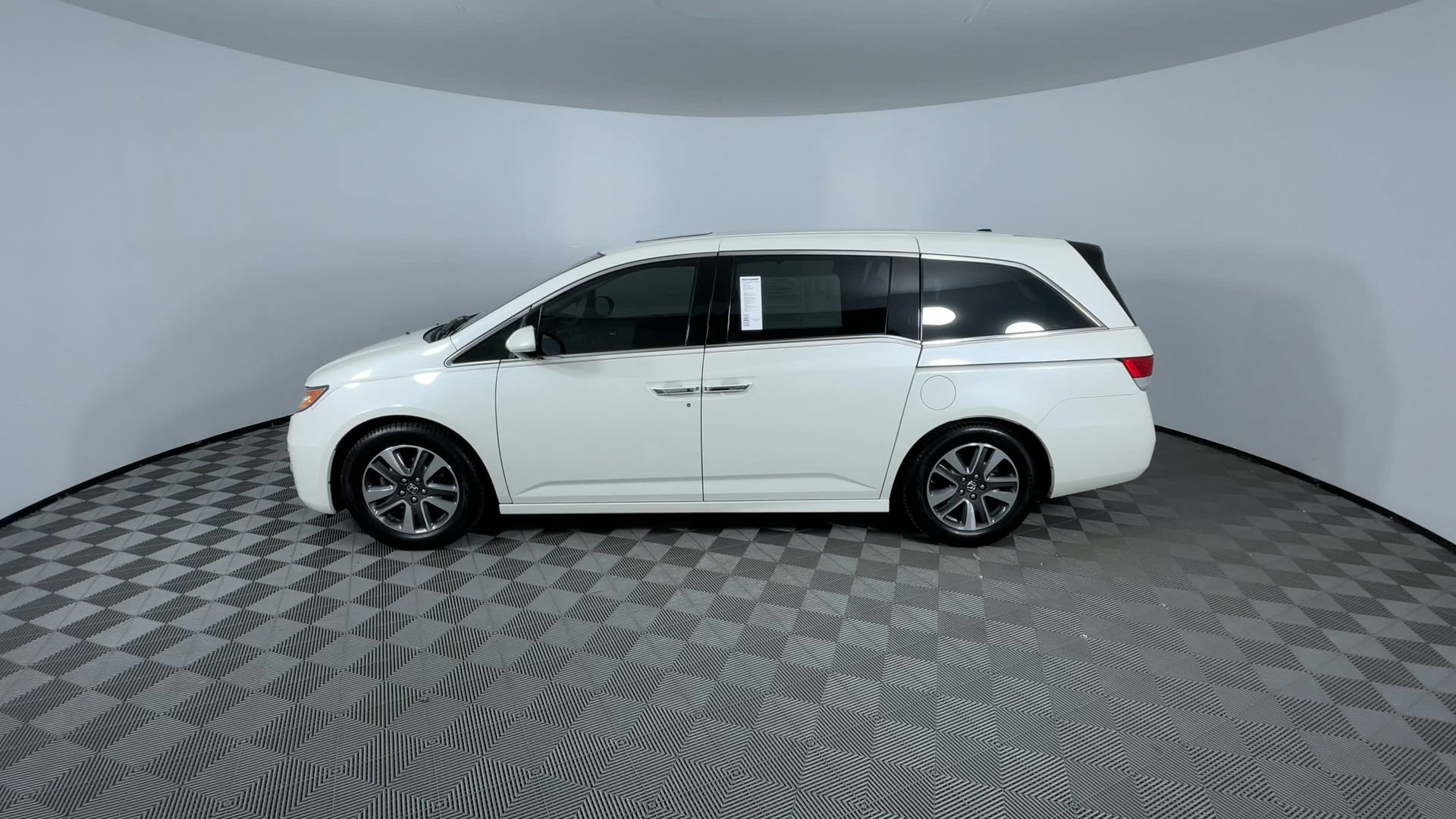 Used 2015 Honda Odyssey Touring Elite image 5