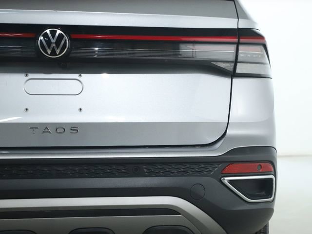 Used 2025 Volkswagen Taos SE FWD image 44