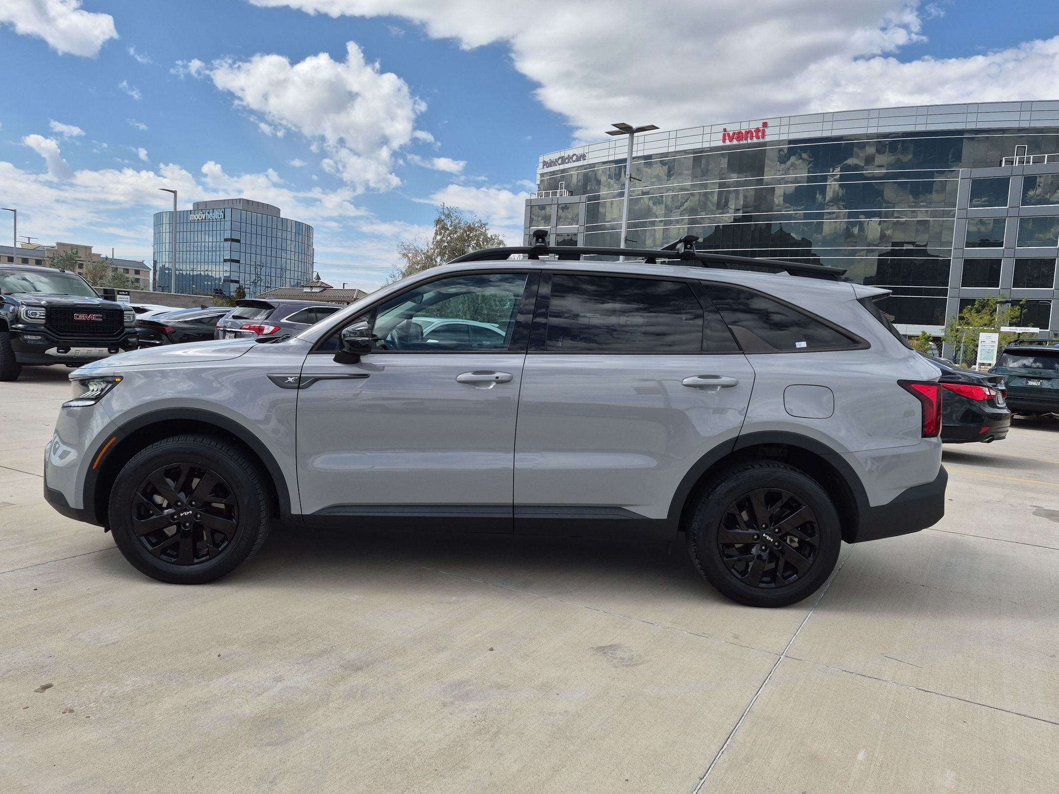 Certified 2023 Kia Sorento S w/ Panoramic Sunroof Package AWD/4WD image 2