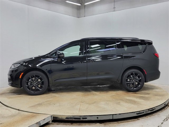 New 2026 Chrysler Pacifica Limited w/ S Appearance Package image 8