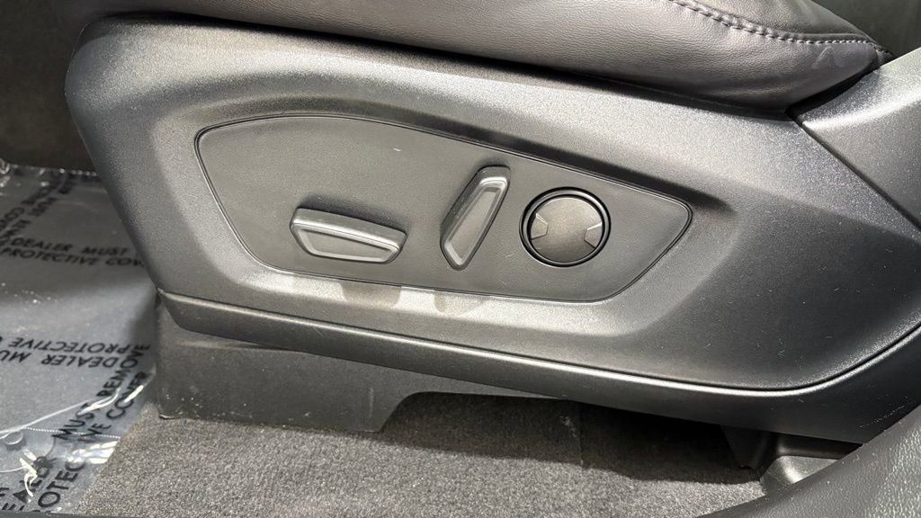 Used 2023 Ford Explorer XLT w/ Equipment Group 202A image 11