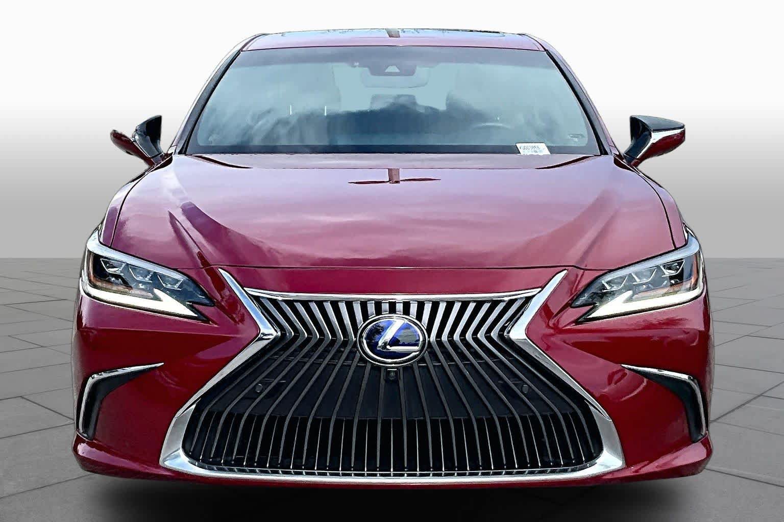 Used 2019 Lexus ES 300h Ultra Luxury w/ Accessory Package 2 FWD image 4
