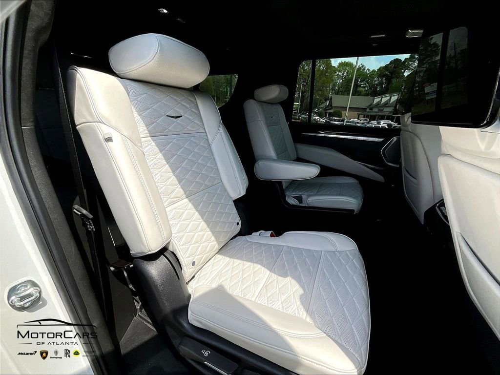 Used 2025 Cadillac Escalade ESV Premium Luxury Platinum image 23