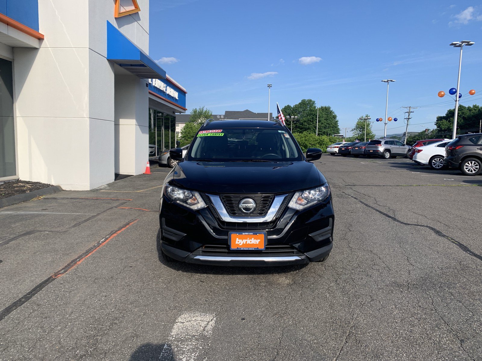 Used 2018 Nissan Rogue SV FWD image 2