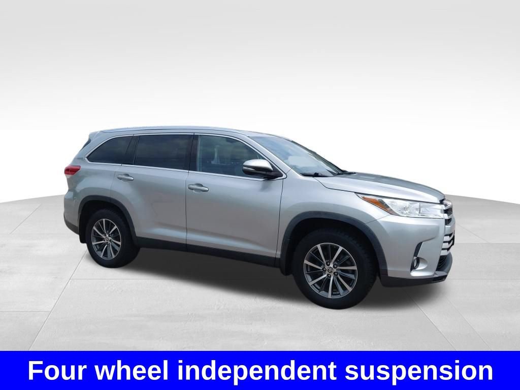 Used 2019 Toyota Highlander XLE AWD/4WD image 9