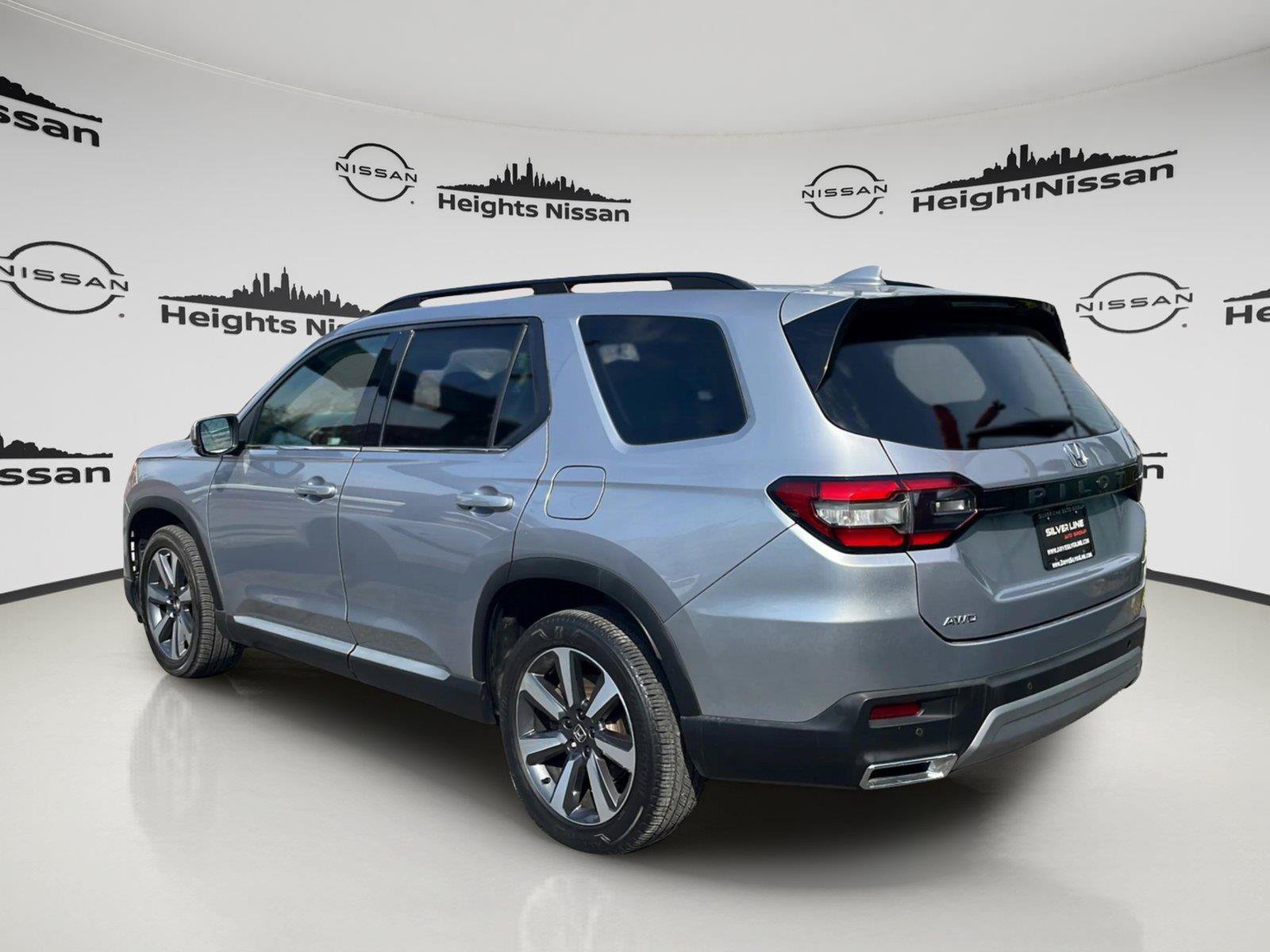 Used 2023 Honda Pilot Touring image 3