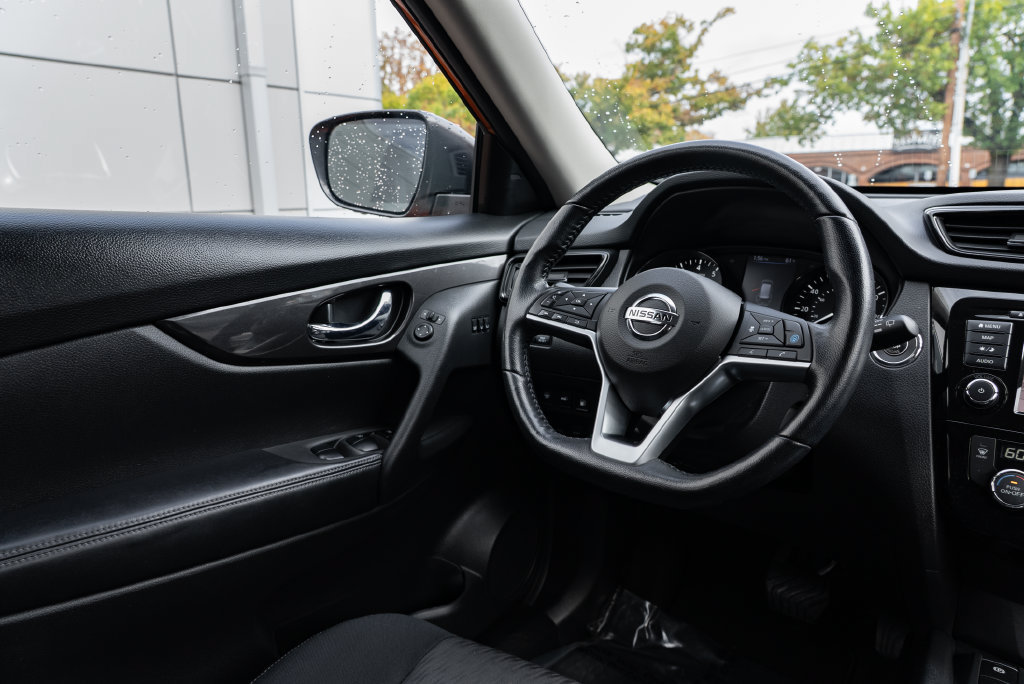 Used 2020 Nissan Rogue SV w/ Sun & Sound Touring Package AWD/4WD image 11
