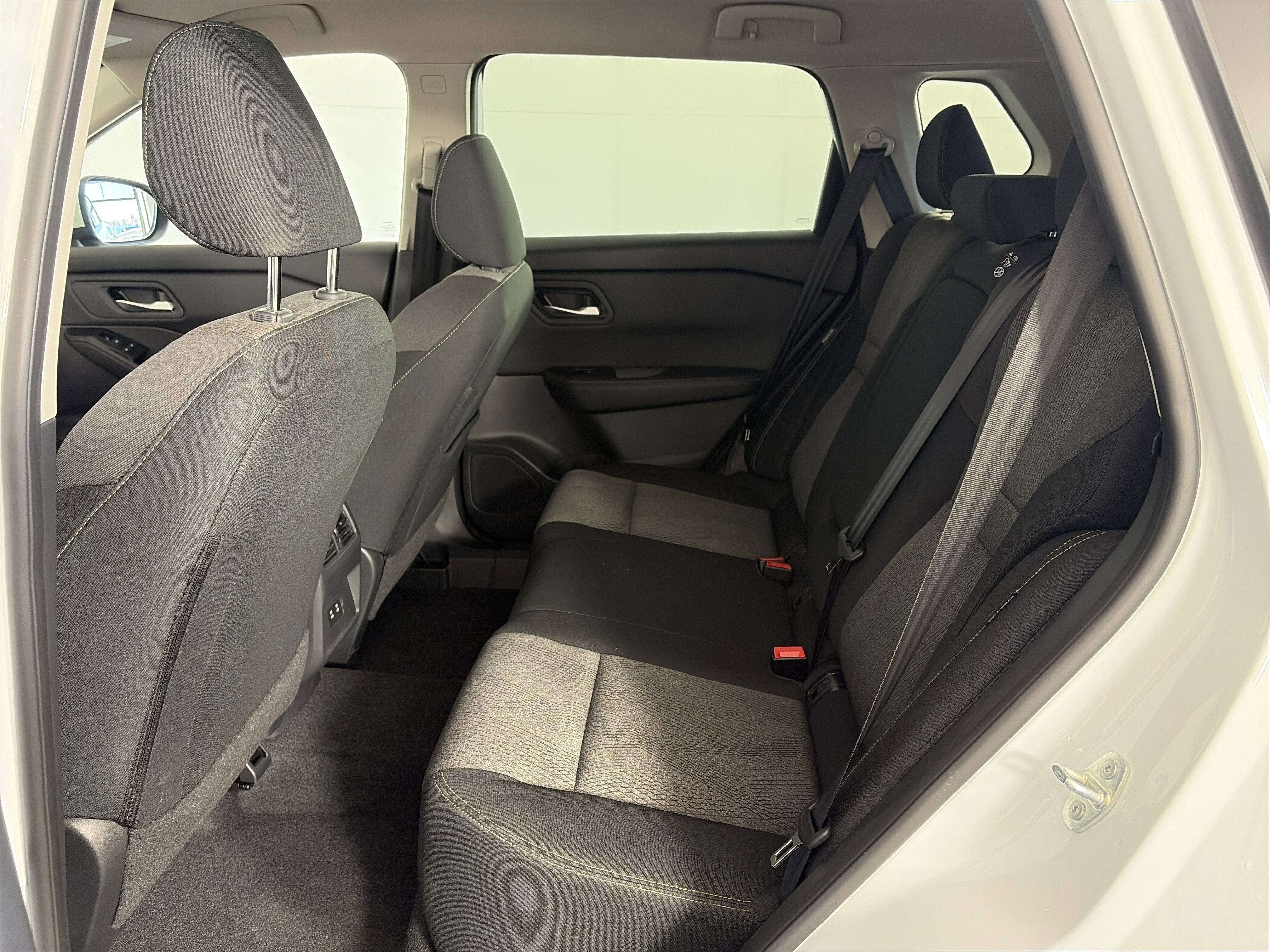 Certified 2025 Nissan Rogue SV image 7