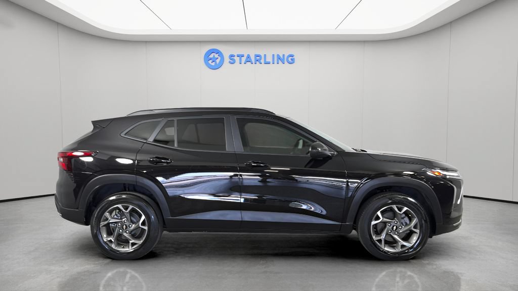 Certified 2025 Chevrolet Trax LT w/ Driver Confidence Package FWD image 11