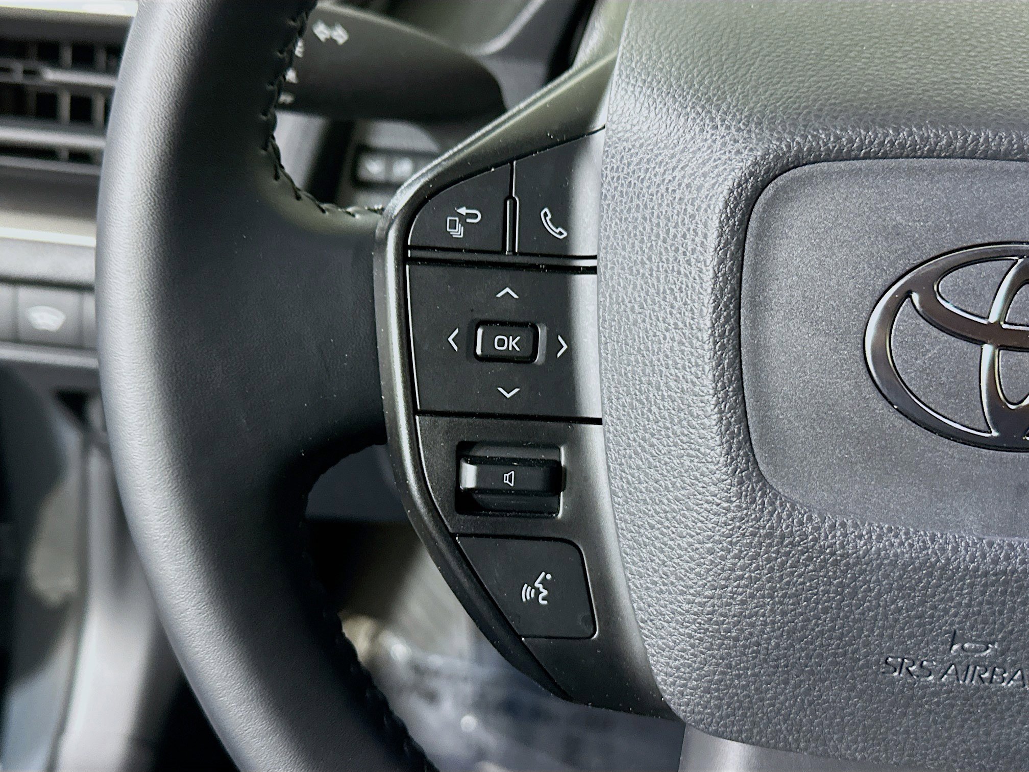 Used 2024 Toyota Prius LE image 16