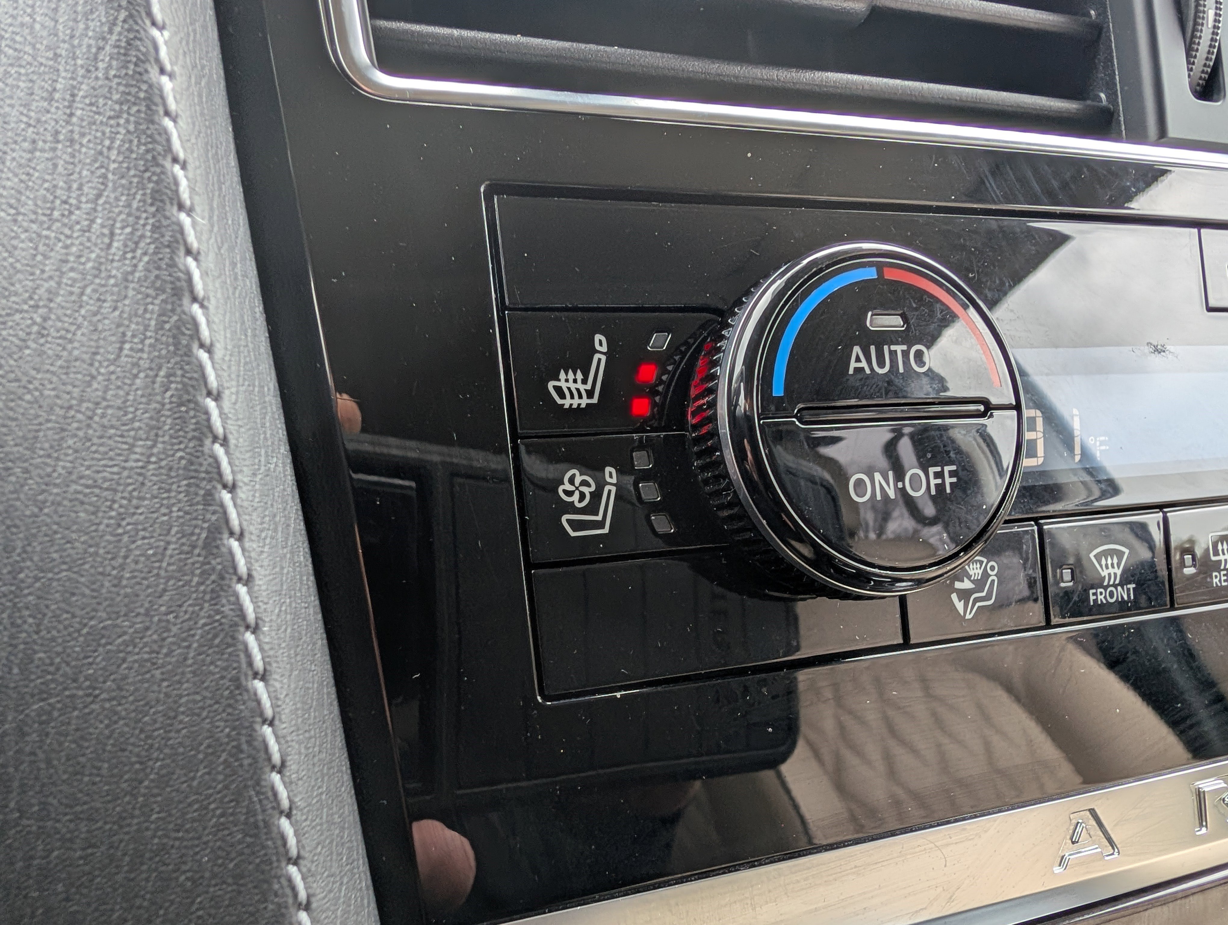 Used 2023 Nissan Armada Platinum w/ Captain's Chairs Package image 34